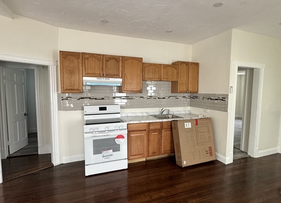 3 beds, 1 bath, 1,100 sqft, $3,000, Unit 1