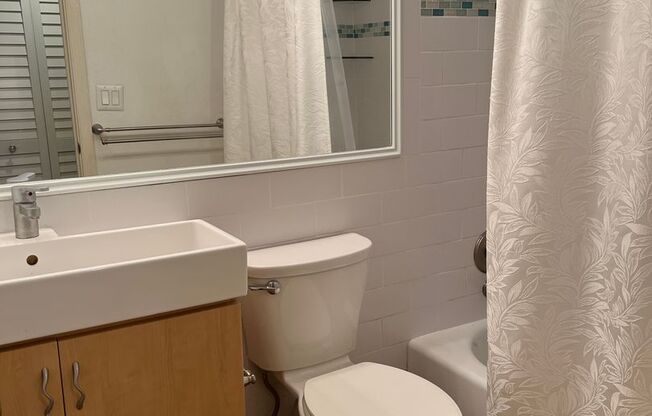 Pretty 1st Floor Davie Condo