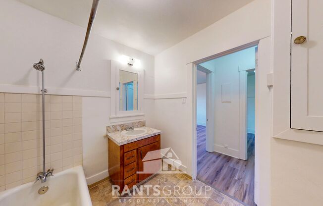 Studio, 1 bath, 399 sqft, $950, Unit 208