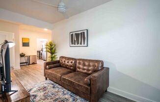 2 beds, 1 bath, 800 sqft, $2,000, Unit 14
