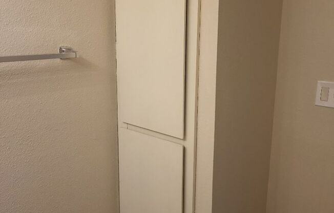 1 bed, 1 bath, 576 sqft, $1,195, Unit 18