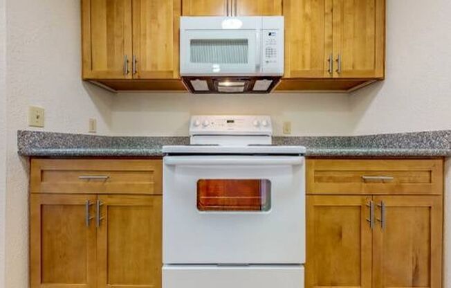 Montecito Pines Apartments