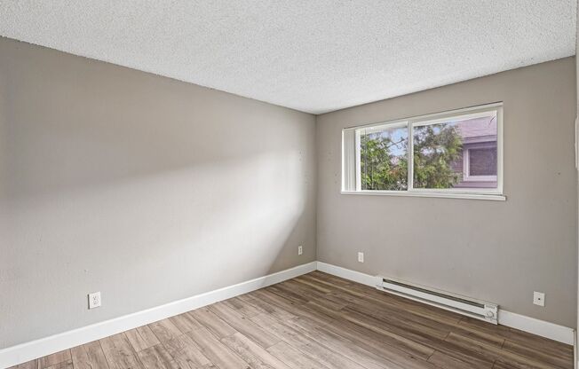 2 beds, 1 bath, 800 sqft, $1,325, Unit 431-01-15