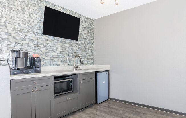 3 beds, 2 baths, 1,120 sqft, $1,795, Unit 1909-226