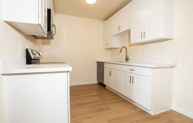 3421A-3423B 23rd Ave W