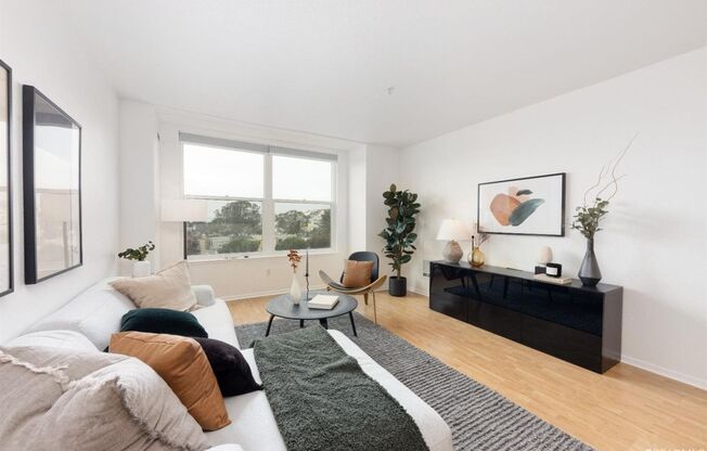 1BD/1BA Condo at Oceanview Village - Close to SF State, BART, Shopping!