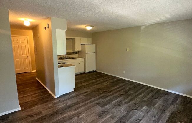 2 beds, 1 bath, 900 sqft, $1,100, Unit #301