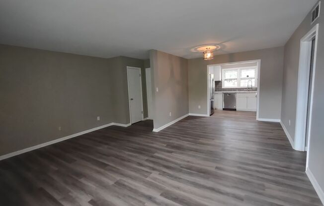 Newly Renovated Condo located in "Coventry Woods"!