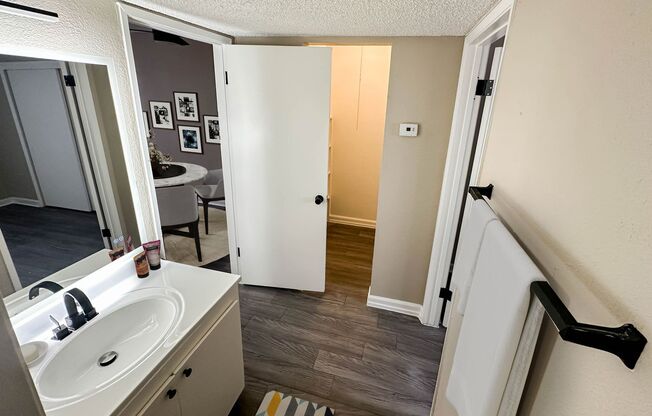 1 bed, 1 bath, 740 sqft, $925
