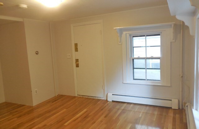 10 Smith Ave 2R