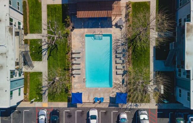 2 beds, 1 bath, 900 sqft, $2,400, Unit 633-30