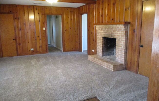 $1800 - 3/2 Country Home Close to Downtown Royse City