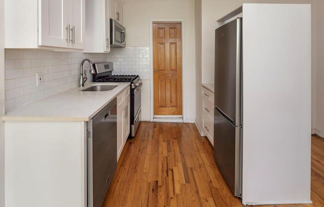 2 beds, 1 bath, $3,495, Unit 3R