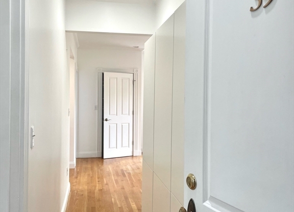1 bed, 1 bath, 673 sqft, $3,350, Unit 39