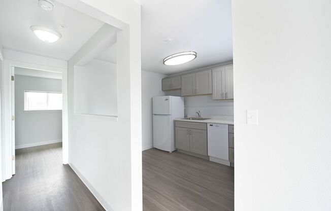 1 bed, 1 bath, 650 sqft, $1,300, Unit 12