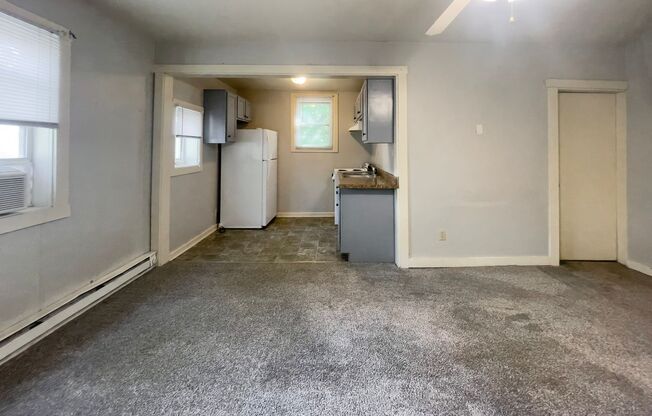 2 beds, 1 bath, 966 sqft, $1,000, Unit Apt 02