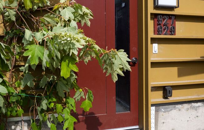 Bright Live-Work Studio with Deck & Tall Ceilings off Lowell Street in Oakland