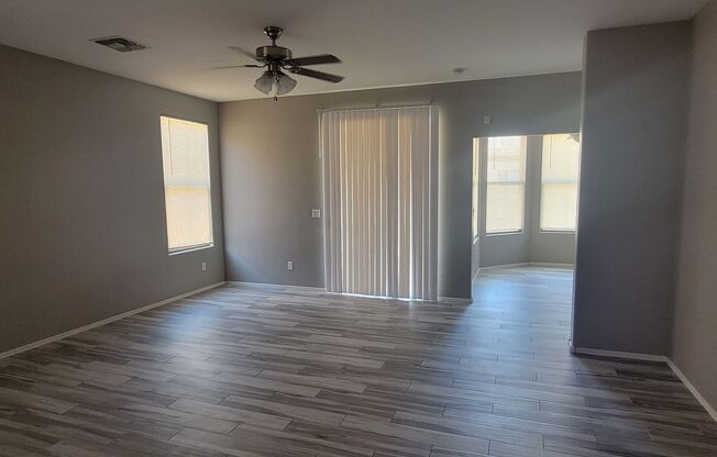 beautiful home 3b 2 bath home with den
