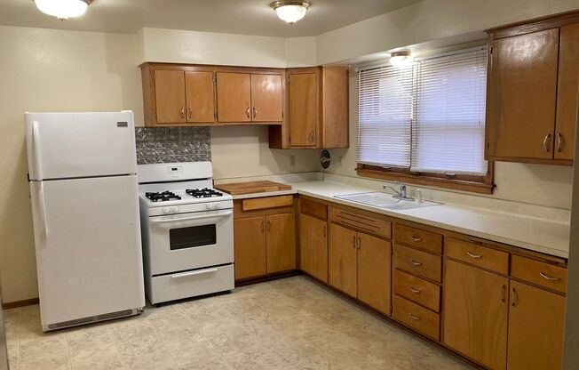 2 beds, 1 bath, $955, Unit 3218 #4