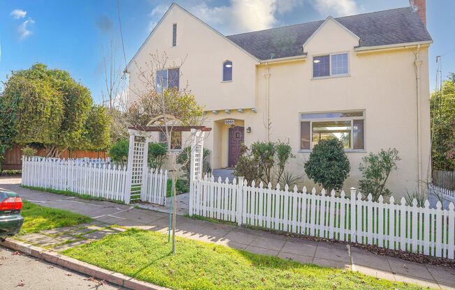 Beautiful Home Available In North Berkeley!