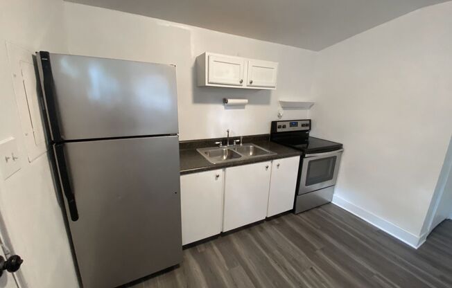 1 bed, 1 bath, 500 sqft, $895, Unit 4803 Lexington Ave Unit B