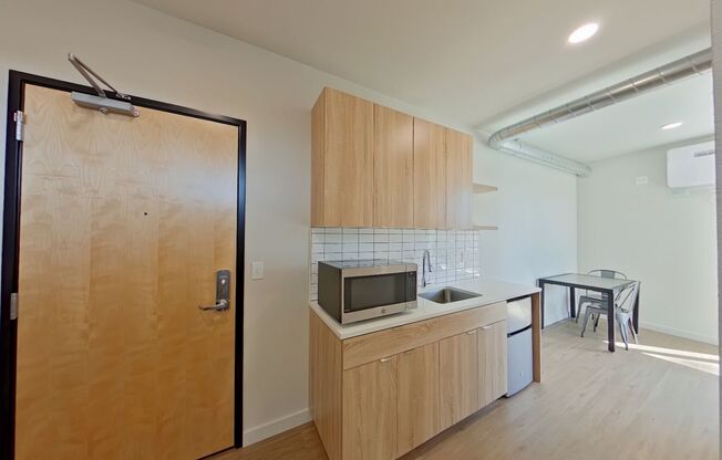 Studio, 1 bath, 314 sqft, $1,300, Unit 214
