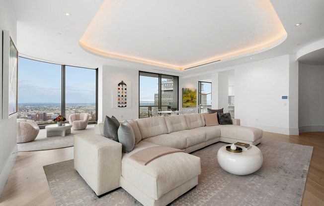 3 beds, 3.5 baths, 3,696 sqft, $60,000, Unit 5801