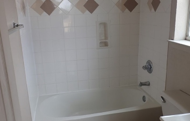 3 beds, 2 baths, $1,415