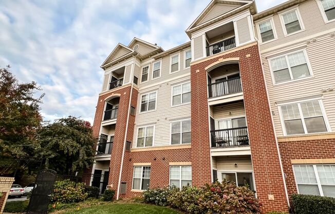 Sunny 1 Bed 1 Bath Condo In Beautiful Fairfax Ridge Condo