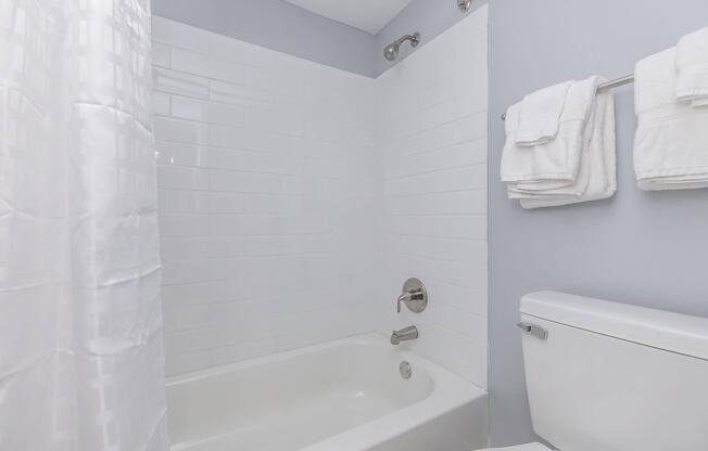 2 beds, 1 bath, 840 sqft, $1,650