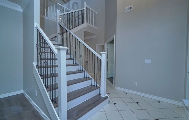 Mission Ridge beauty-4 bedroom 3 1/2 bath-guard gated community