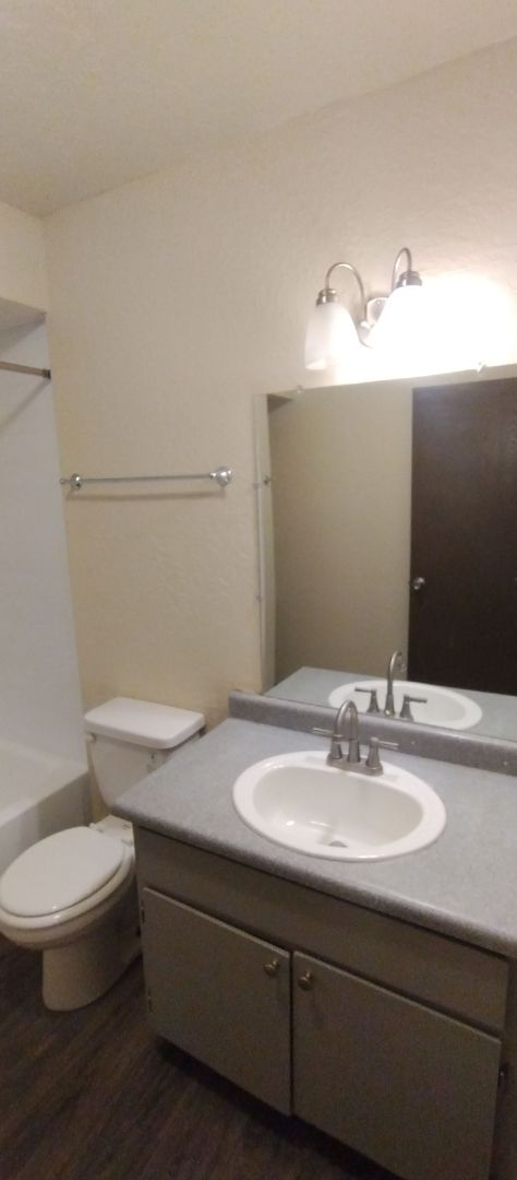 1 bed, 1 bath, 650 sqft, $950, Unit 415
