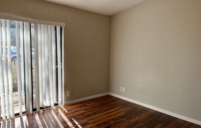 Cute 1/1 Close to Downtown!!