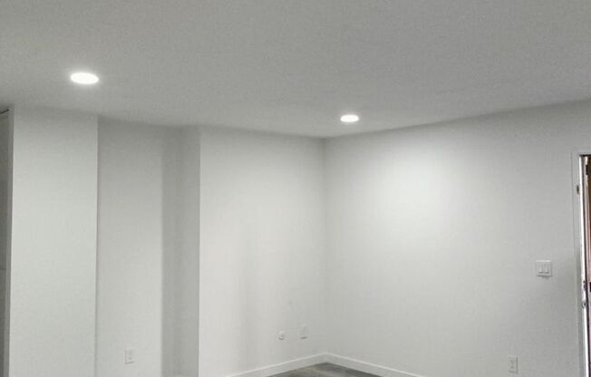 Remodeled 2 bedrooms 2 full baths corner unit apartment in Chula Vista