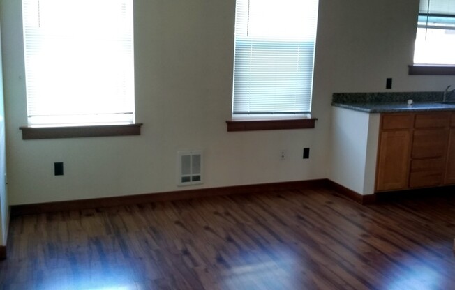 Studio, 1 bath, 359 sqft, $1,325, Unit 301