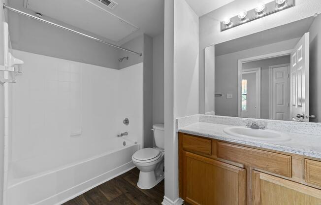 2 beds, 2 baths, 985 sqft, $1,600