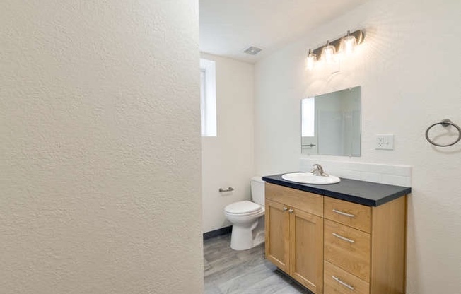 2 beds, 1 bath, 1,176 sqft, $1,795, Unit Lower Unit