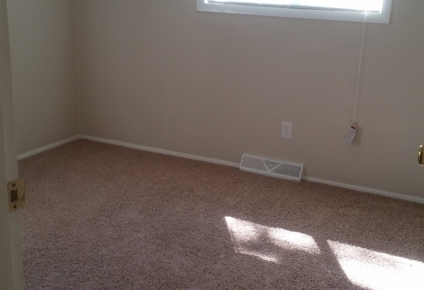 3 beds, 1 bath, $1,175