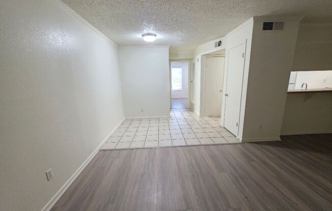 1 bed, 1 bath, 700 sqft, $899, Unit LAW7-105