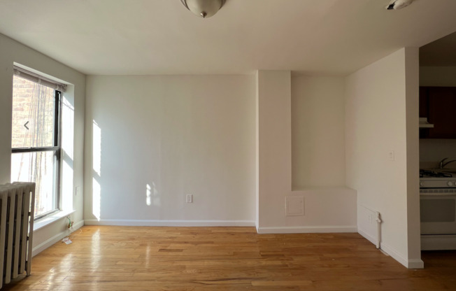 446 W 46 ST