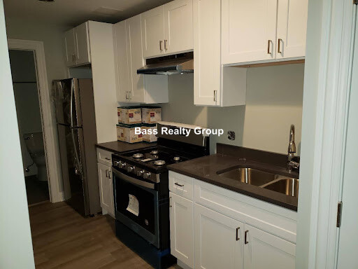 1324 W GREENLEAF AVE
