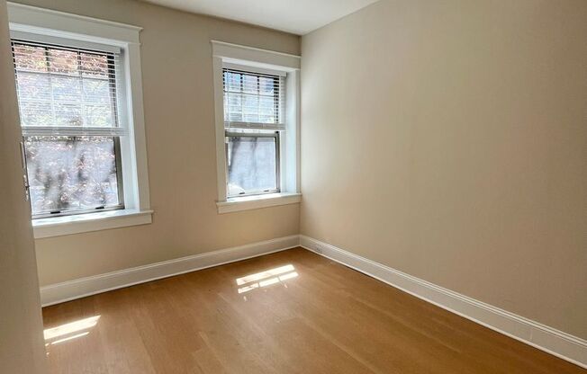 2 beds, 1 bath, $3,000, Unit 105