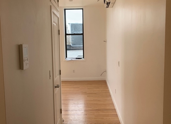 2 beds, 1 bath, $2,250, Unit 203