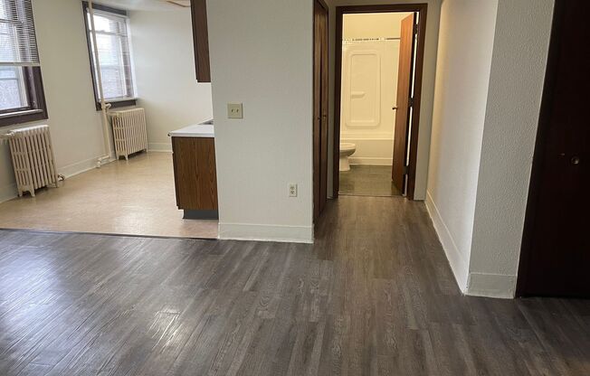 2 beds, 1 bath, $845, Unit 912 Pearl Street, Apt 109