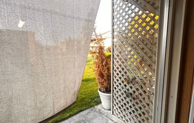 2 beds, 1 bath, 902 sqft, $1,150, Unit W - 017