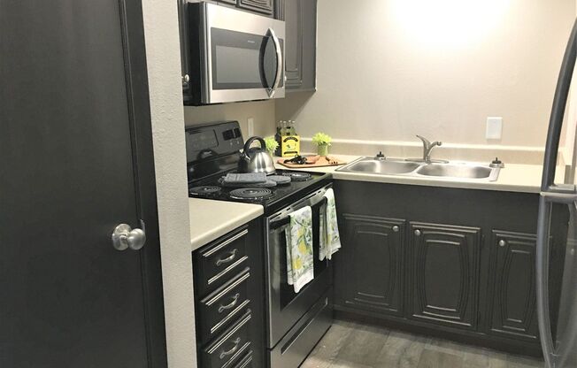 1 bed, 1 bath, 700 sqft, $899, Unit 36