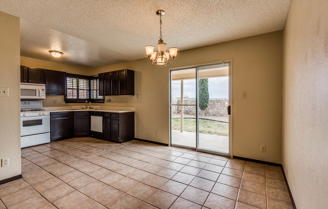 3 beds, 2 baths, $1,595