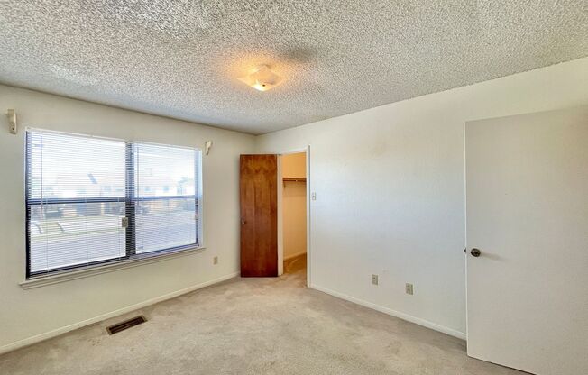 2 beds, 1.5 baths, 1,143 sqft, $950, Unit 4806 A Rainbow Circle