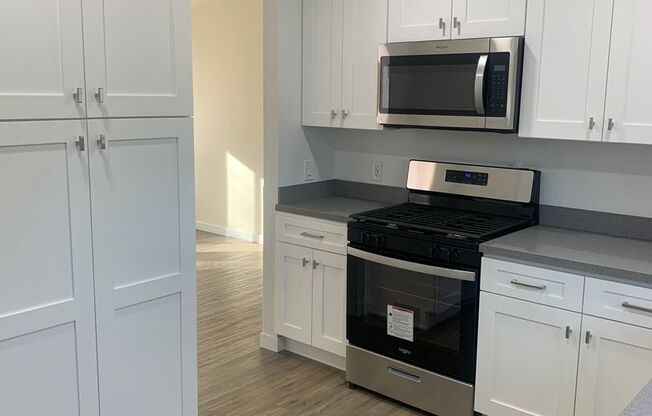 2 beds, 1 bath, 700 sqft, $2,500, Unit Unit 34J