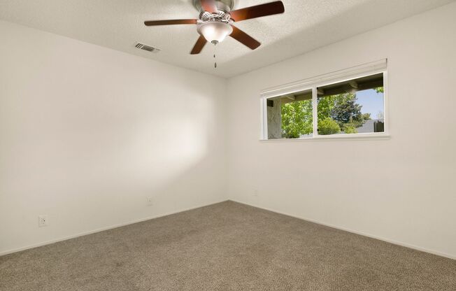 1 bed, 1 bath, 550 sqft, $1,250, Unit 014